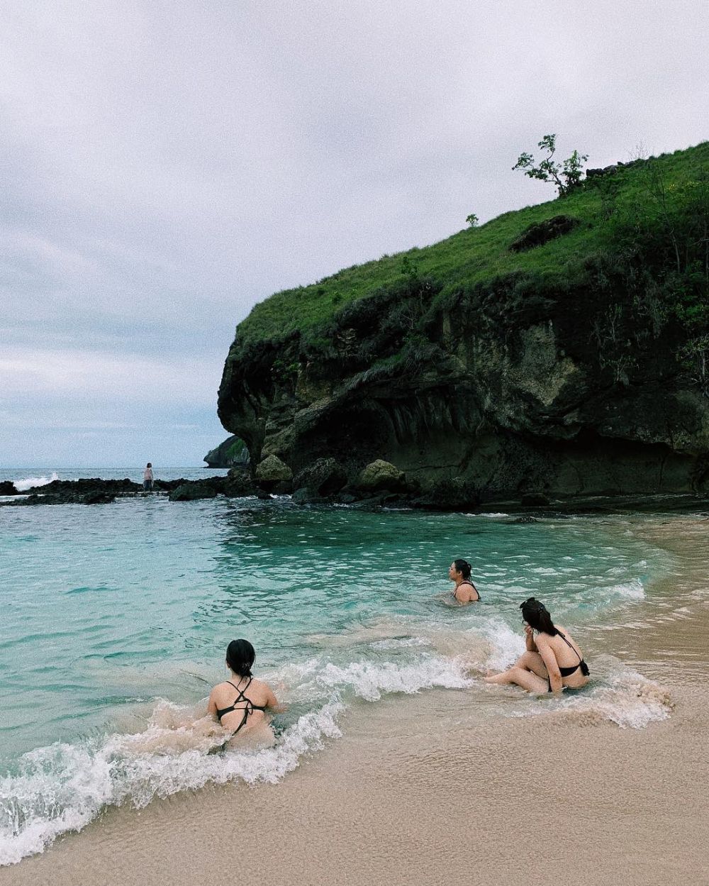 10 Potret Keindahan Pantai Kiko di Pulau Flores yang Bikin Takjub!