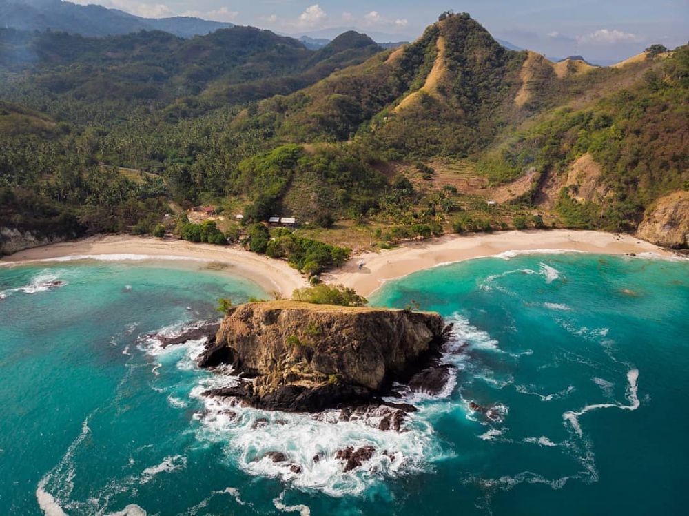 Beaches in Flores (Koka beach)