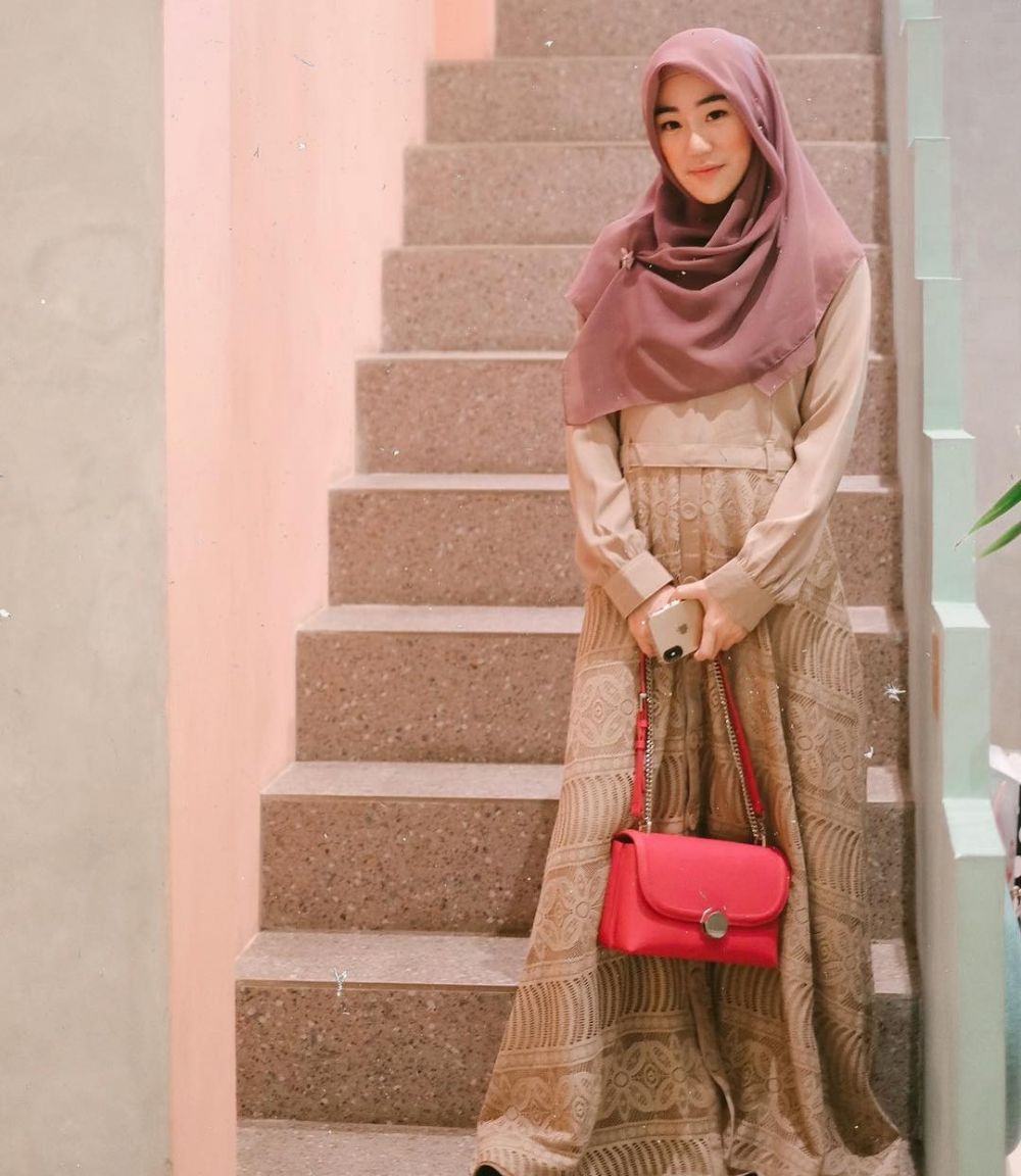 10 Inspirasi Busana Syar'i ala Larissa Chou, Simple Buat Lebaran!