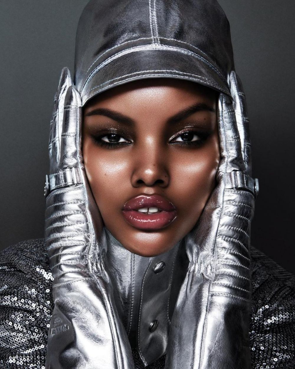 10 Potret Halima Aden Model Hijab Pertama Yang Ada Di Cover Vogue