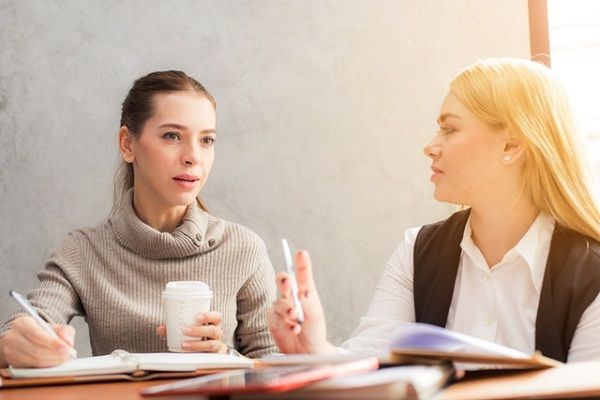 5 Tanda Kalau Teman Suka Manfaatin Kamu, Harus Lebih Hati-Hati!