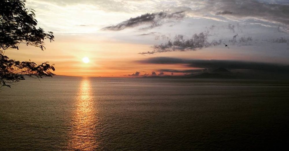 Menikmati Panorama Pantai Malimbu di Lombok Utara