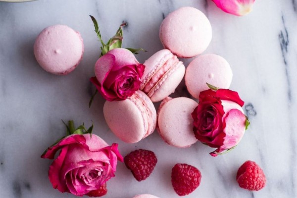 7 Dessert dari Bunga Mawar yang Lezat Sekaligus Harum Banget