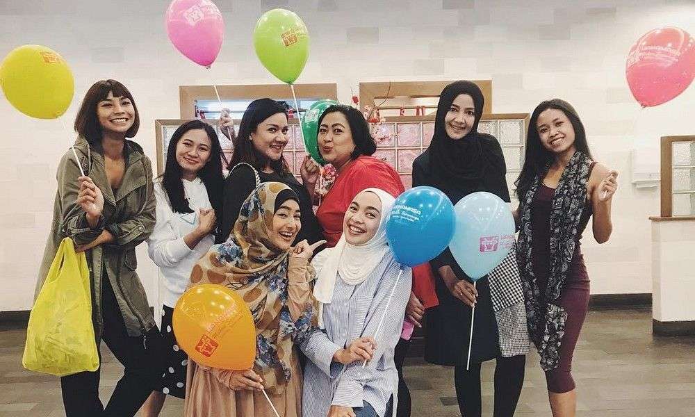 9 Potret Akrab Fitri Ayu Si Yuli Dengan Pemeran Tukang Ojek Pangkalan