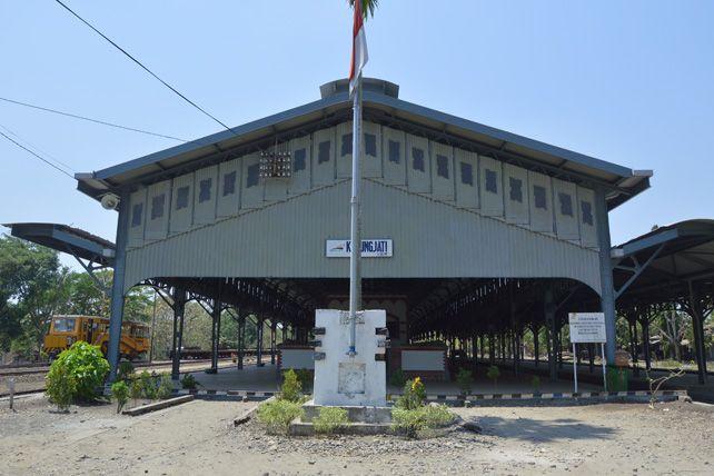 5 Stasiun Kereta Tertua di Indonesia, Jejak Peninggalan Belanda Lho!