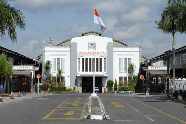 Parkir Stasiun Yogyakarta Mulai Gunakan Pembayaran NonTunai 