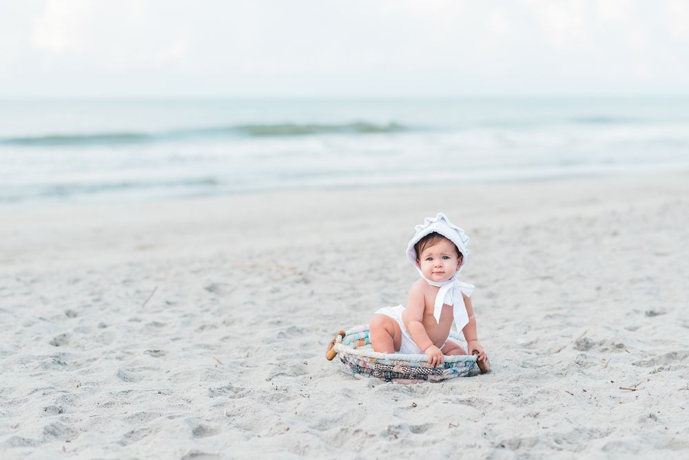 Fame what you looking at baby. Пляж my Baby. Beach Венесуэла Family Baby. Baby at the Beach. С днем рождёния бейби пляж.