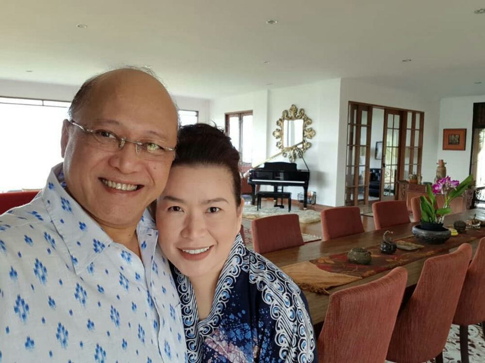 Sering Pamer Kemesraan, Ini 10 Potret Romantis Mario Teguh & Istri