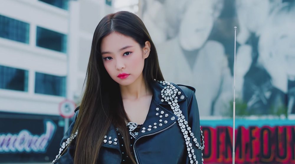 10 Inspirasi Gaya Rambut Panjang Ala Debut Solo Jennie Blackpink