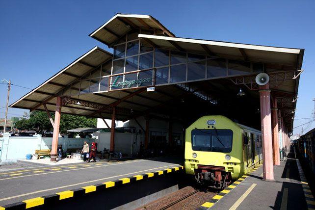 5 Stasiun Kereta Tertua di Indonesia, Jejak Peninggalan Belanda Lho!