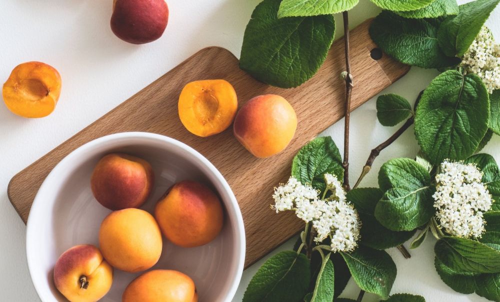 Можно ли фрукты в пост. Абрикос сезонный. Пряный абрикос. Юг – абрикосовое утро.