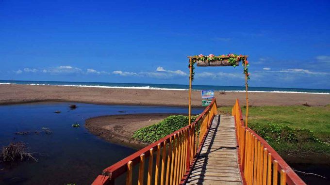 10 Pantai Dengan Pemandangan Indah dan Menakjubkan di Jawa Tengah 