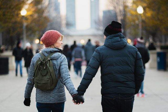 5 Tips Bahagia Bersama Pasangan Saat LDR, Jangan Mengekang!