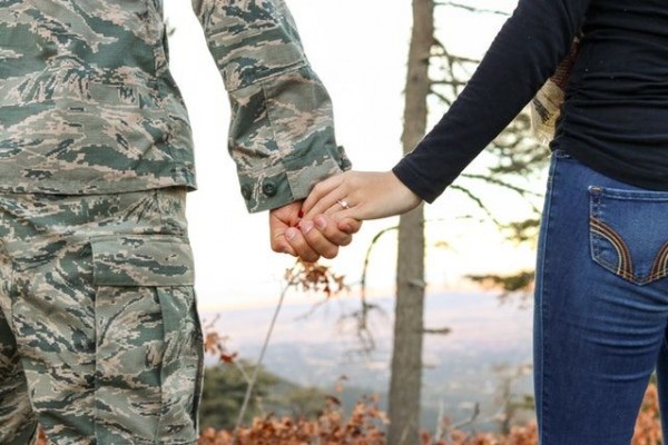 Bikin Hubungan Awet, 5 Tips Jitu untuk Pasangan Long Distance Marriage