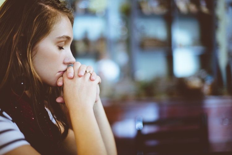 5 Pesona dari Cewek yang Biasanya Bikin Cowok Bertekuk Lutut