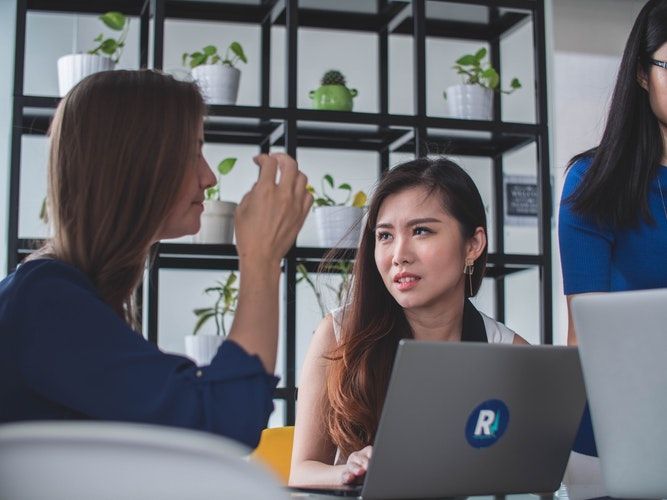 Wajib Tahu, Ini 6 Tanda Teman Sengaja Menjauh dari Kamu