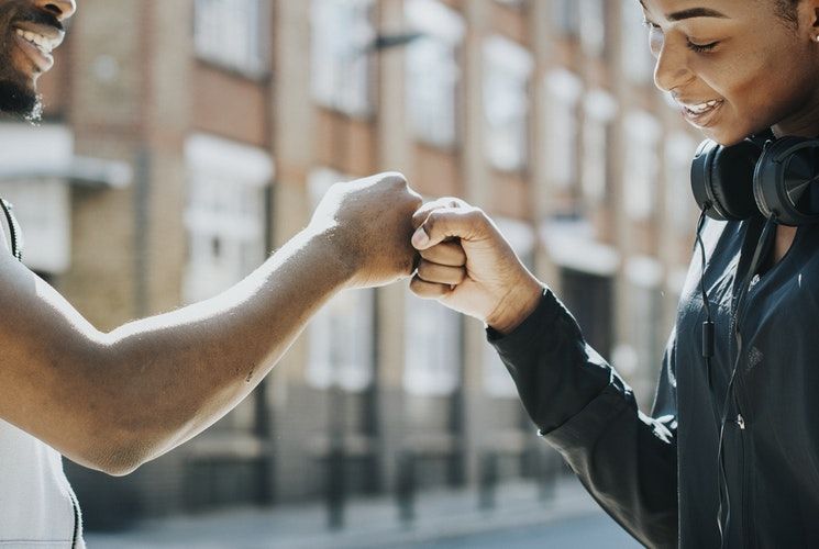 Biar Akur Lagi, Lakukan 5 Hal Ini Saat Kamu Bermasalah dengan Sahabat