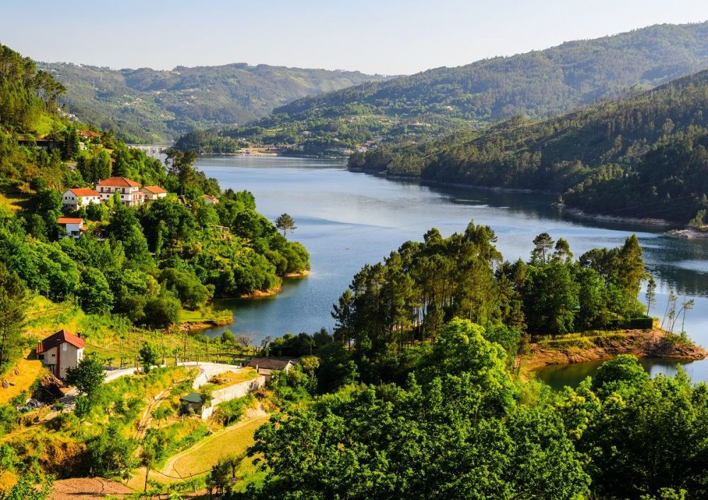 Gak Hanya Situs Bersejarah, Ini 7 Wisata Alam Nan Menawan di Portugal