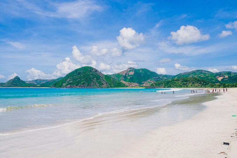 Selong Belanak, Pantai dengan Panorama Menakjubkan di Lombok Tengah
