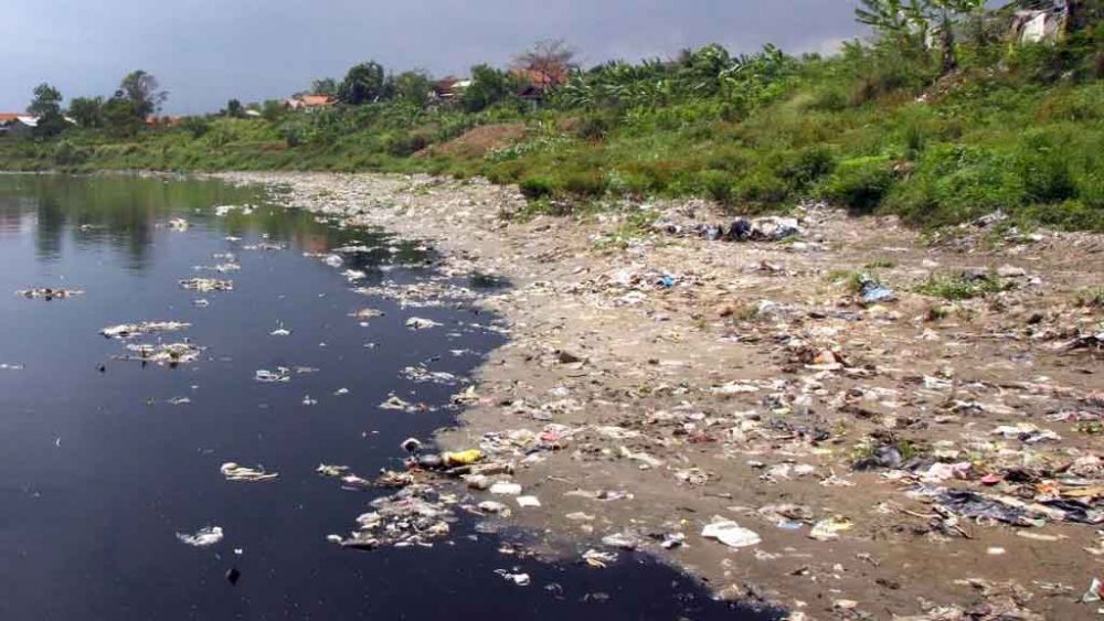 Ngeri! 7 dari 10 Keluarga Indonesia Minum Air yang Terkontaminasi