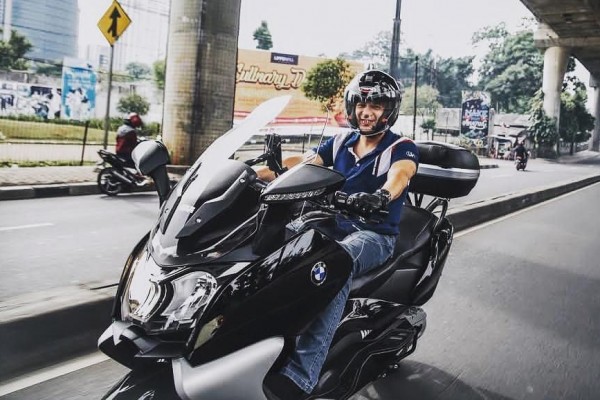 Dari Tersanjung ke Anak Langit, Ini 10 Potret Ari Wibowo dan Motornya