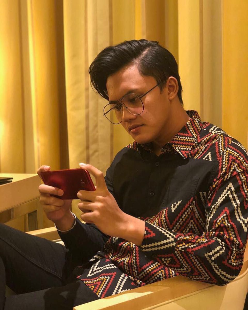 10 Penyanyi Pria Indonesia Makin Tampan Pakai Batik  Manly 