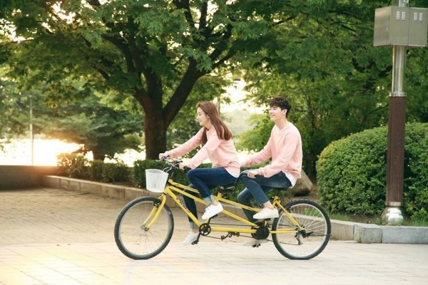 6 Ide Kencan Murah Ala Drama Korea, Dijamin Pacar Bahagia Bro!