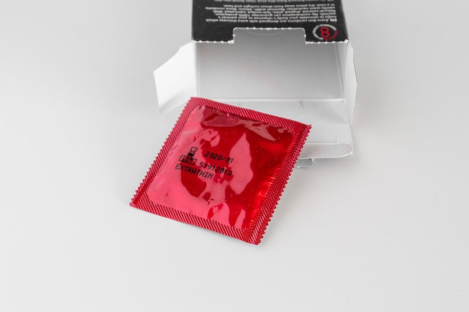 8 Cara Pakai Kondom dengan Benar, agar Hubungan Seks Aman