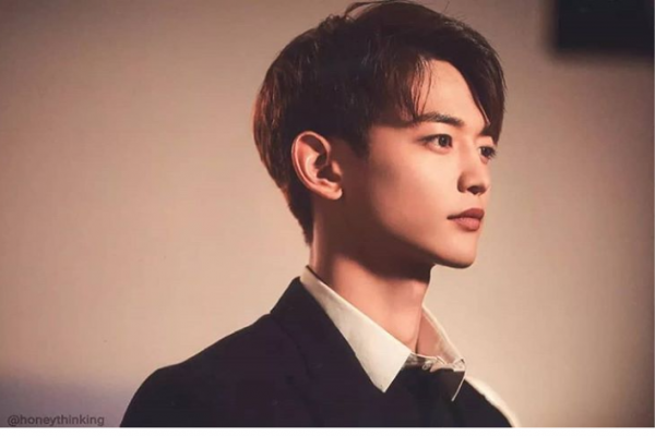 Resmi Berangkat Wamil, Ini 9 Potret Minho SHINee yang Gagah Abis