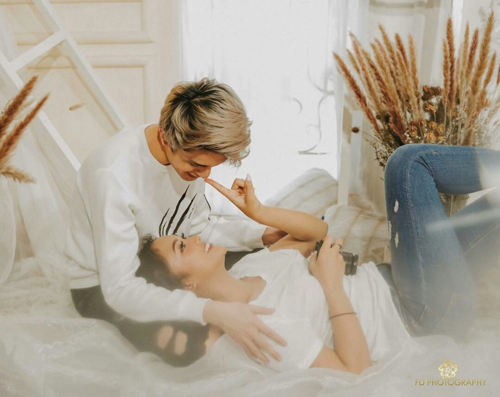 Makin Romantis, Ini 10 Photoshoot Terbaru Marion Jola & Julian Jacob