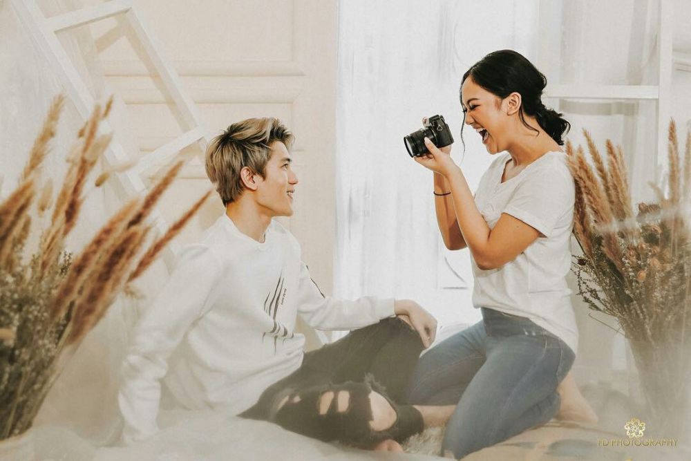 Makin Romantis, Ini 10 Photoshoot Terbaru Marion Jola & Julian Jacob