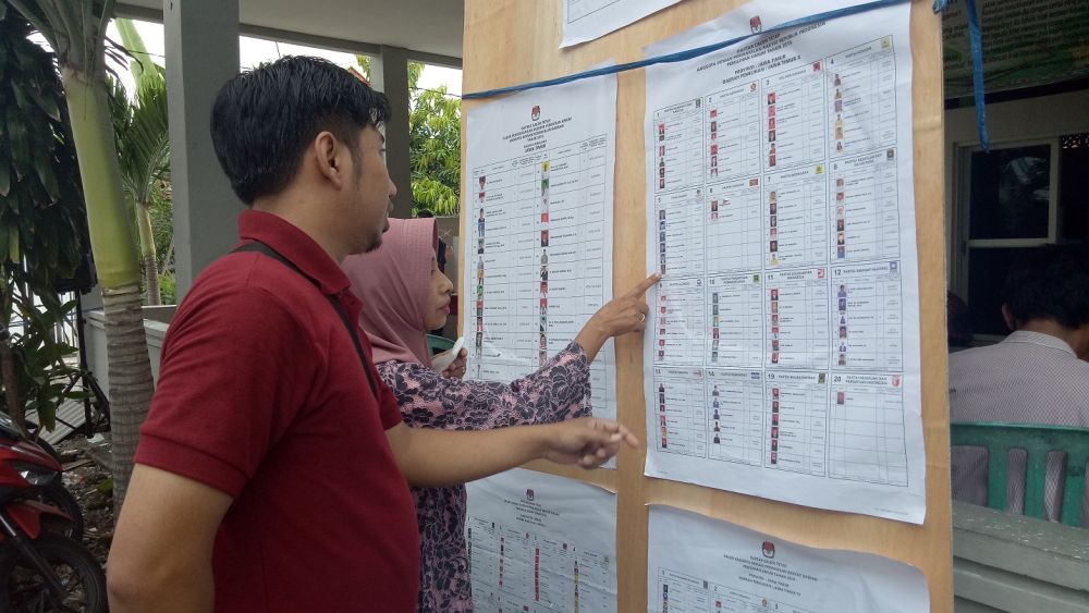 Masyarakat Karawang Salurkan Hak Pilihnya di 6.344 TPS 
