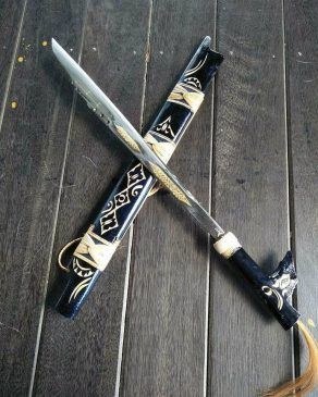 Pedang Mandau, Simbol Keberanian dari Suku Dayak Kalimantan       