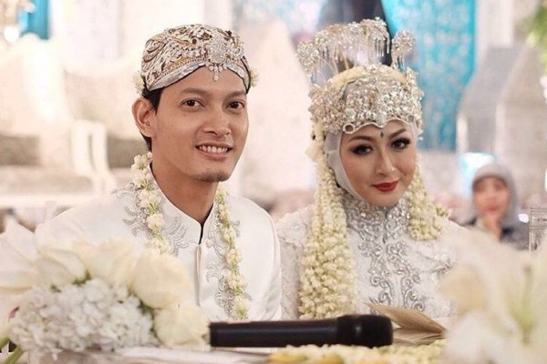 10 Artis Ini Menikah Tanpa Pacaran, Hanya Taaruf Singkat