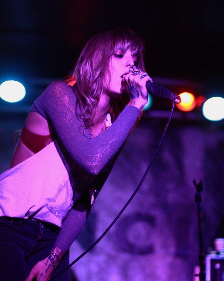 5 Cewek Vokalis Band Alt-Rock Era MySpace, Empowering Banget!