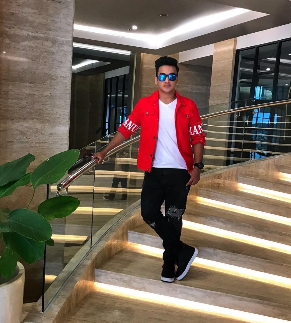 10 Gaya OOTD Kece Ala Faisal Khan, Pemeran Mahaputra