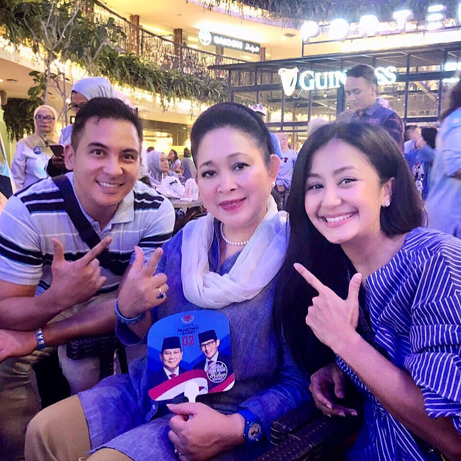21 Tahun Menikah Beda Agama, 10 Potret Harmonis Amara & Frans 'Lingua'
