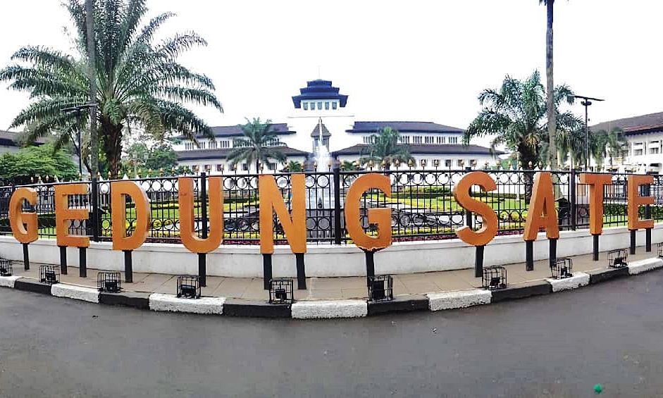 Parkir di Gedung Sate, Mobil Dinas Pemprov Jabar Dicuri