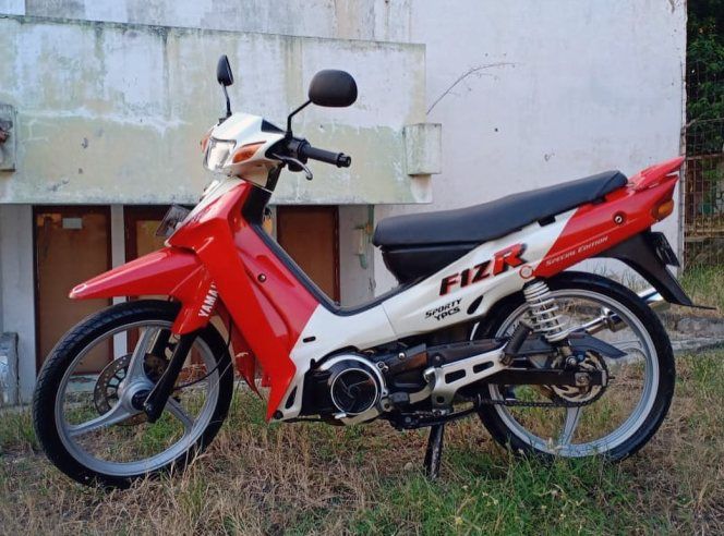 F1zr Hitam  Merah