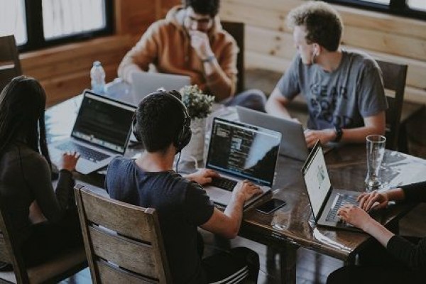Workaholic Berisiko Mengalami 7 Penyakit Ini, Jangan Paksa Tubuhmu