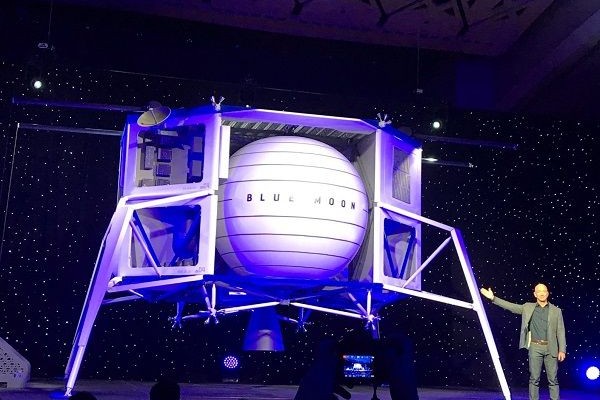 Jeff Bezos Luncurkan Pesawat Ruang Angkasa Bernama Blue Moon