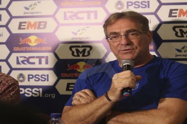 Ditahan Imbang PS TIRA-Persikabo, Rene Akui Persib Telat Panas