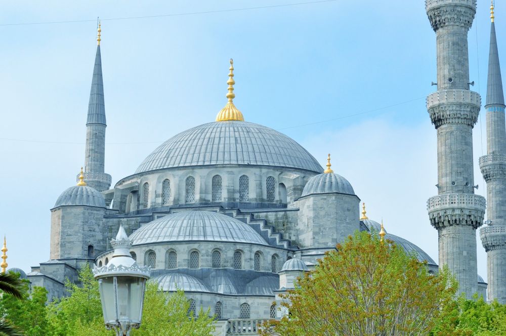 Menelusuri Jejak Arsitektur Megah Ottoman dari Masjid Biru Turki