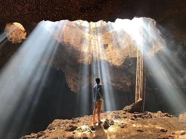 Menyaksikan Cahaya Tuhan di Gua Prabu Bangkang Lombok