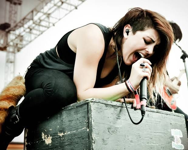5 Cewek Vokalis Band Alt-Rock Era MySpace, Empowering Banget!