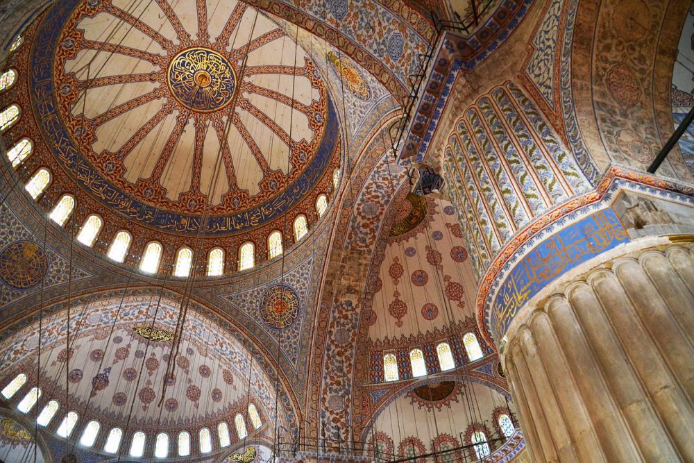 Menelusuri Jejak Arsitektur Megah Ottoman dari Masjid Biru Turki