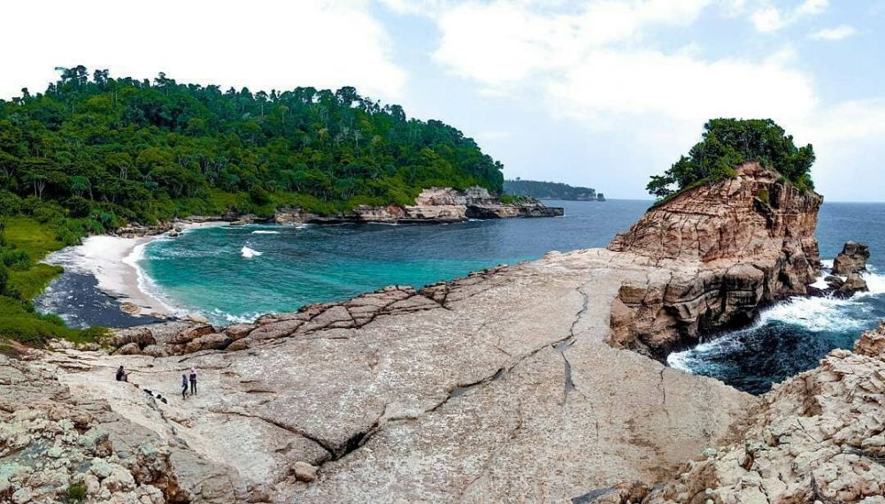 5 Pantai Di Tulungagung Yang Bikin Kamu Ogah Pulang