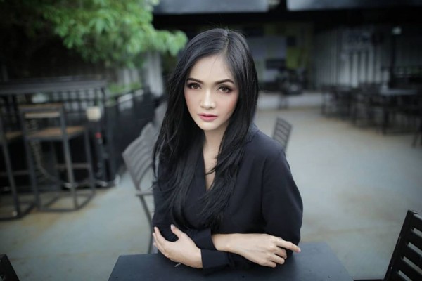 10 Potret Kartika Berliana, Presenter yang Pesonanya Bikin Deg-degan