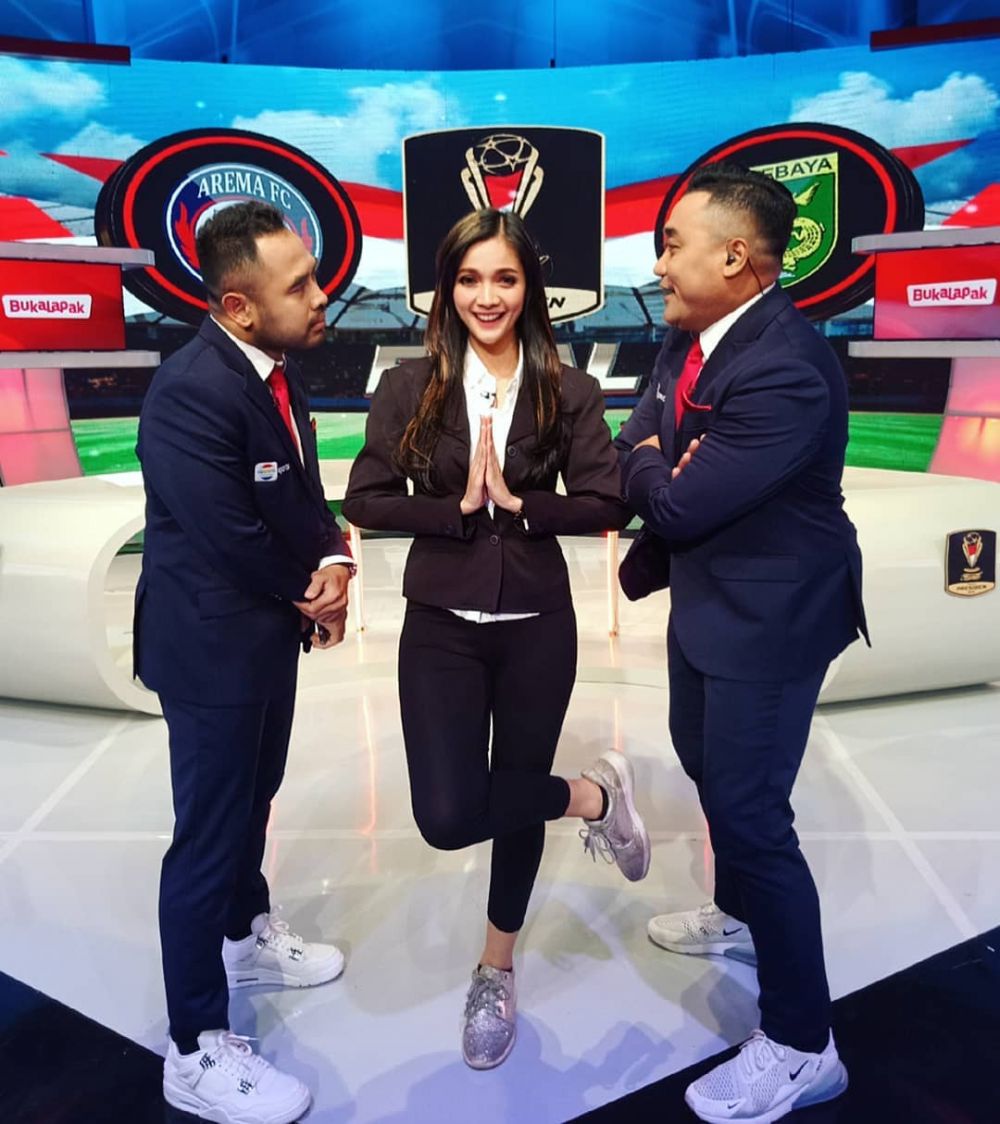 10 Potret Kartika Berliana Presenter Yang Pesonanya Bikin