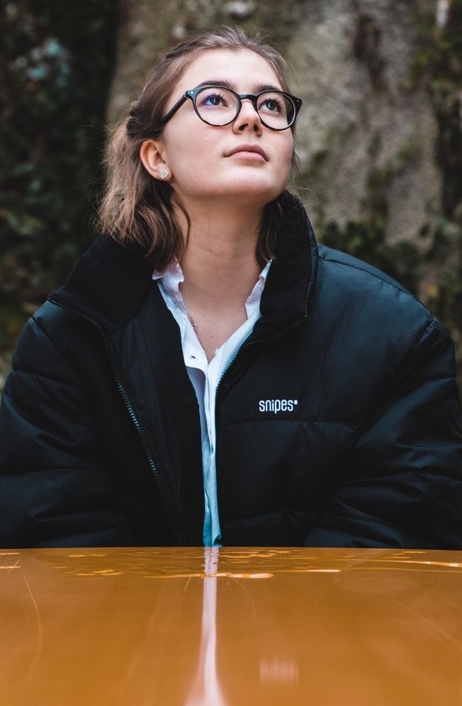 5 Keuntungan yang Diperoleh Saat Bisa Lebih Diam dan Gak Banyak Bicara